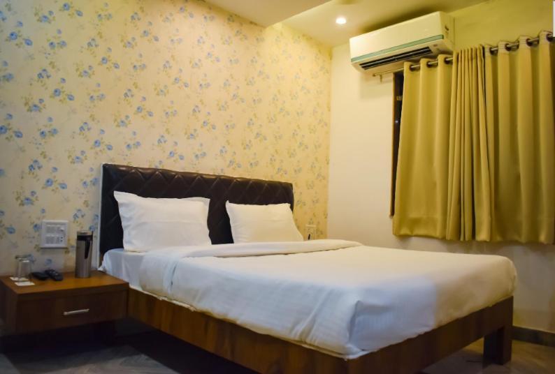 The Shah Imperial Hotel Gwalior Exterior photo